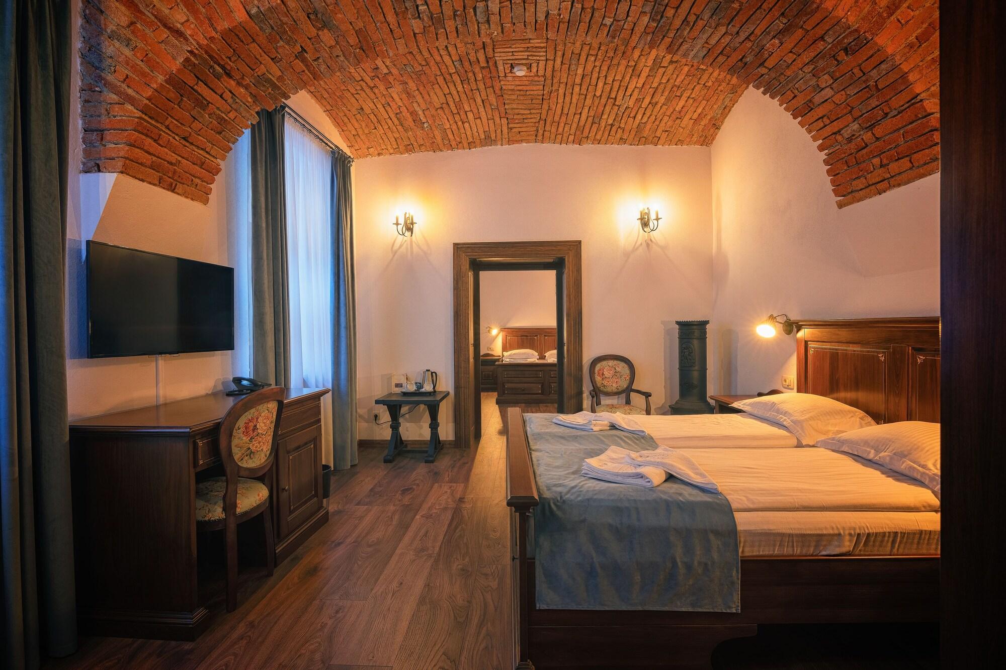 Hotel Boutique Casa Chitic -Hotel And Restaurant Str Johann Gott Nr7 ブラショフ エクステリア 写真