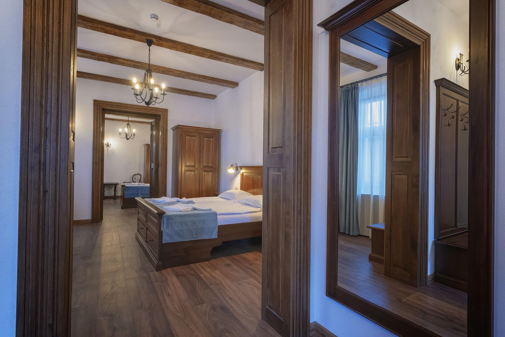 Hotel Boutique Casa Chitic -Hotel And Restaurant Str Johann Gott Nr7 ブラショフ エクステリア 写真