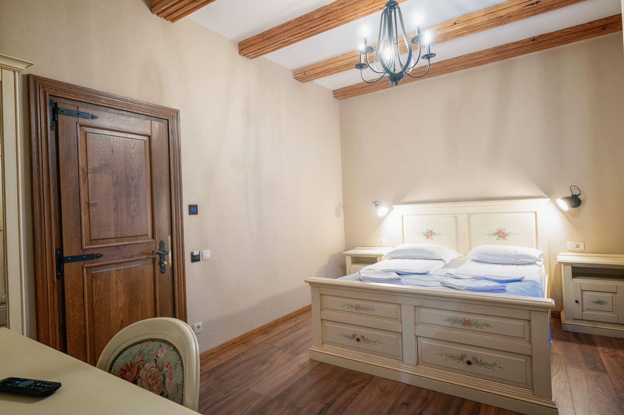 Hotel Boutique Casa Chitic -Hotel And Restaurant Str Johann Gott Nr7 ブラショフ エクステリア 写真
